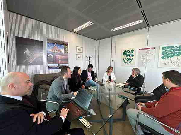Reunión Lorena Martínez, Rocío Cortes y Raúl Mérida